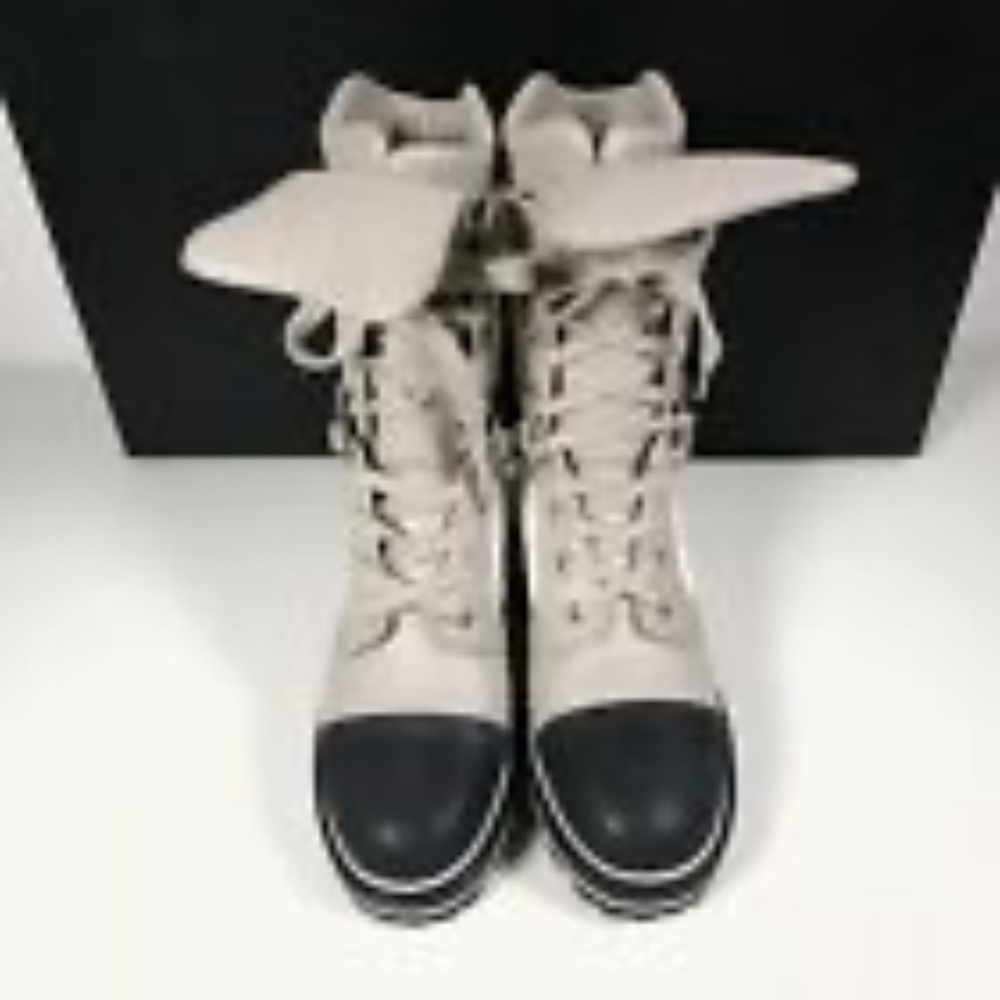 CHANEL Quilted Leather Winter Boots Cap Toe CHANEL CC Logo Size EU 36 - Picture 5 of 14